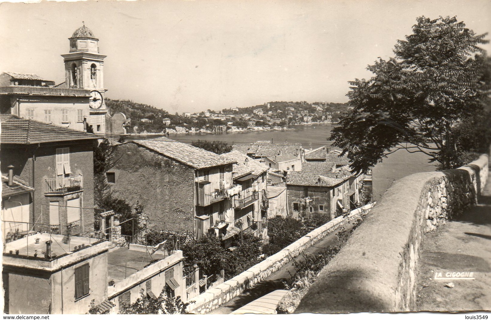 Villefranche  Sur  Mer -   Un  Coin  De  La  Ville -   Le  Cap  Ferrat. - Villefranche-sur-Mer