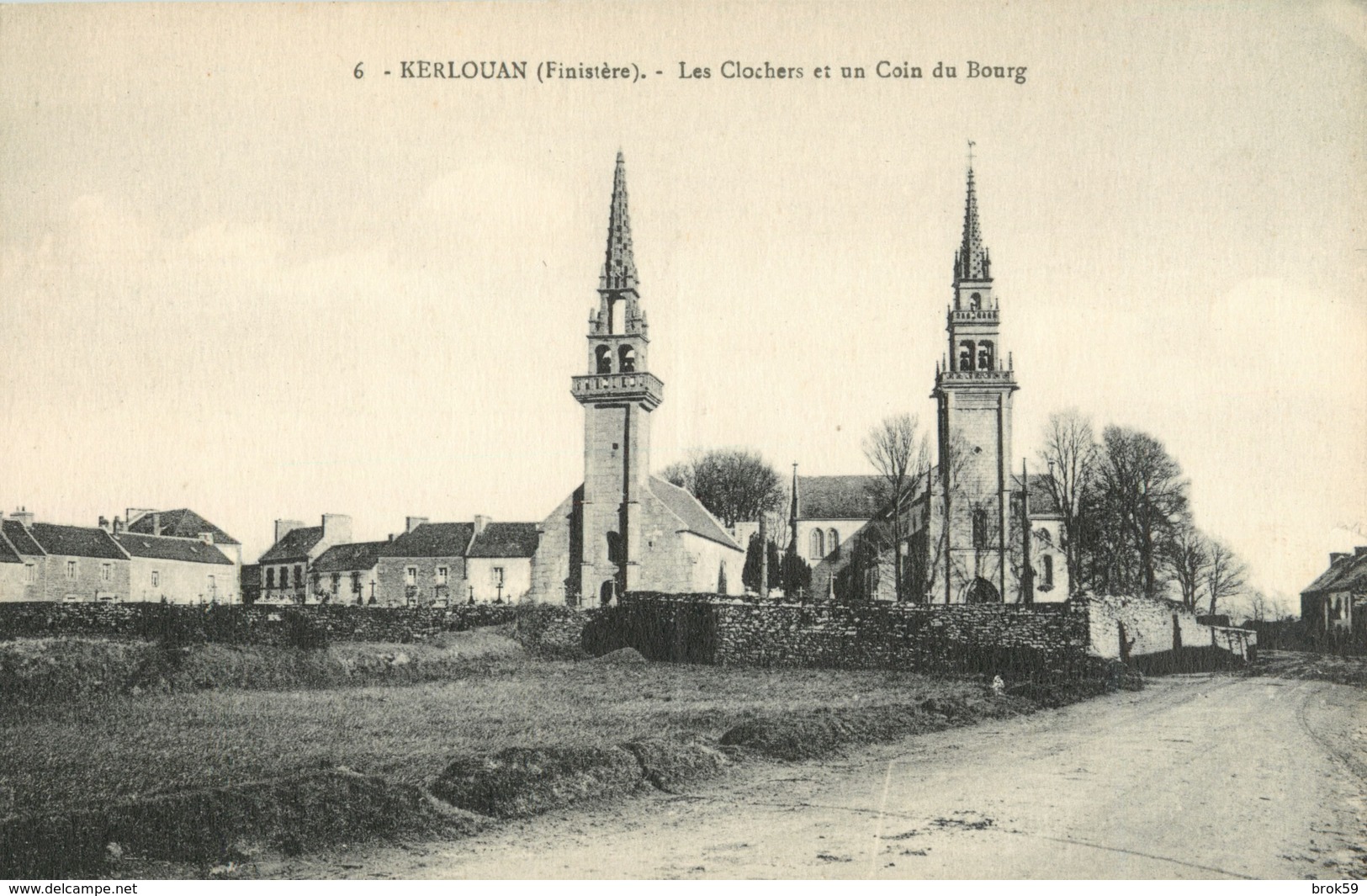 29 KERLOUAN - LES CLOCHERS ET UN COIN DU BOURG - Kerlouan