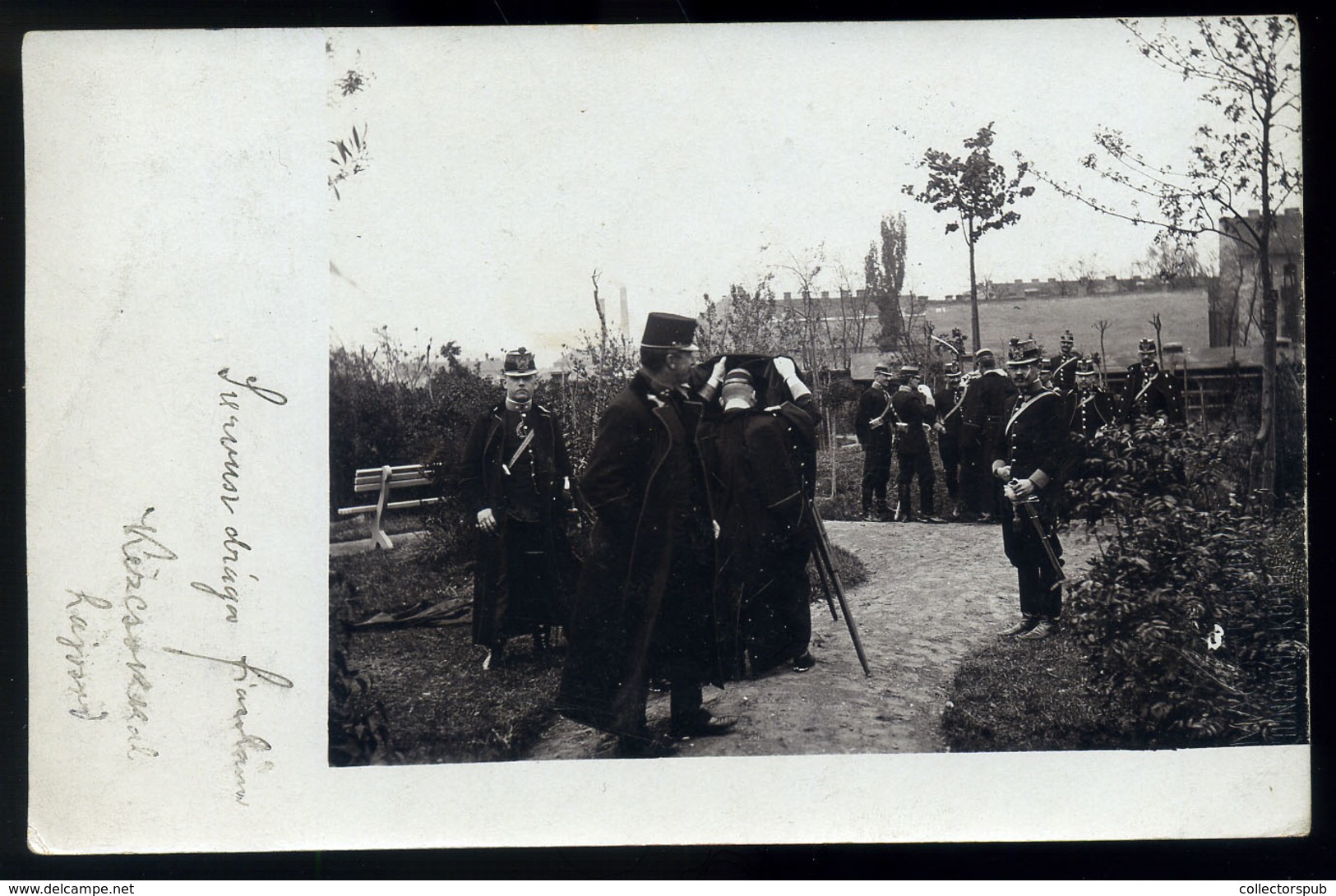 BUDAPEST 1902. Katonák, Fotográfus érdekes Fotós Képeslap  /  Soldiers Photographer Interesting Photo Vintage Pic. P.car - Ungarn