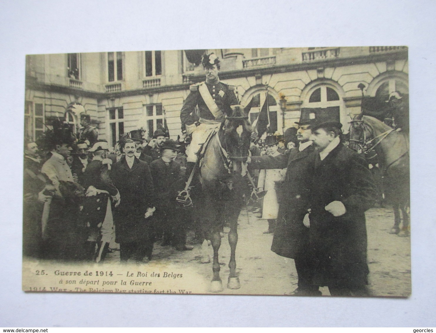 LE ROI DES BELGES A SON  DEPART POUR LA GUERRE      TRES ANIME   ( MAL MASSICOTE D'ORIGINE  )     TTB - Hommes Politiques & Militaires