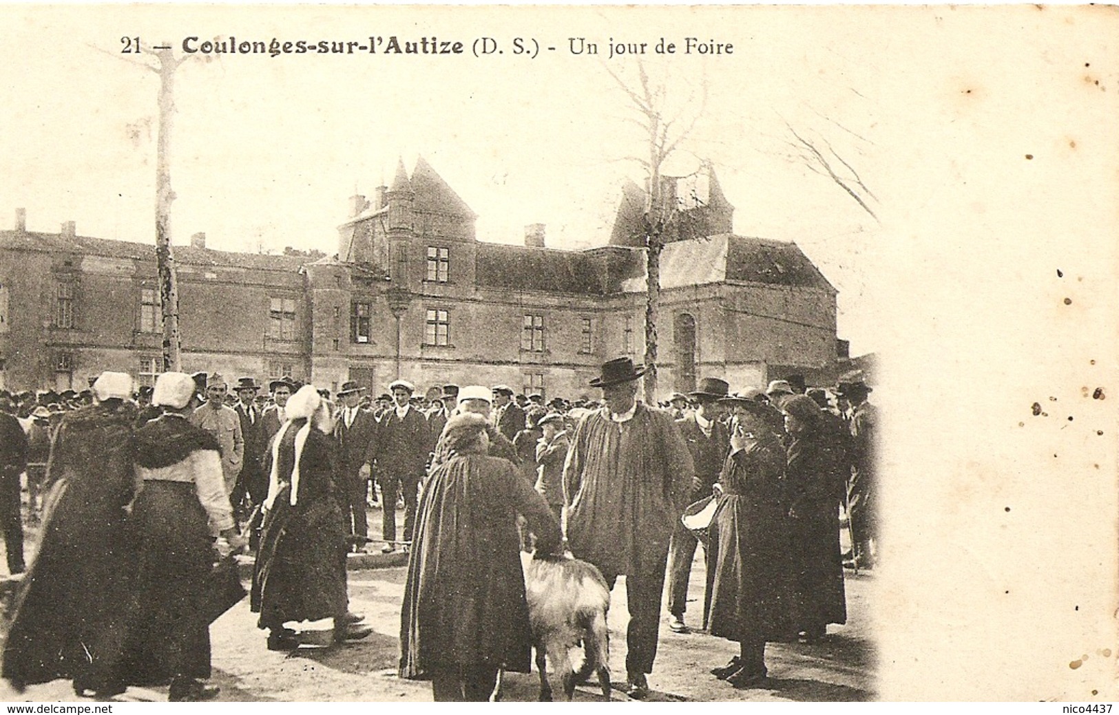 Cpa Coulonges Sur L'autize Un Jour De Foire - Coulonges-sur-l'Autize