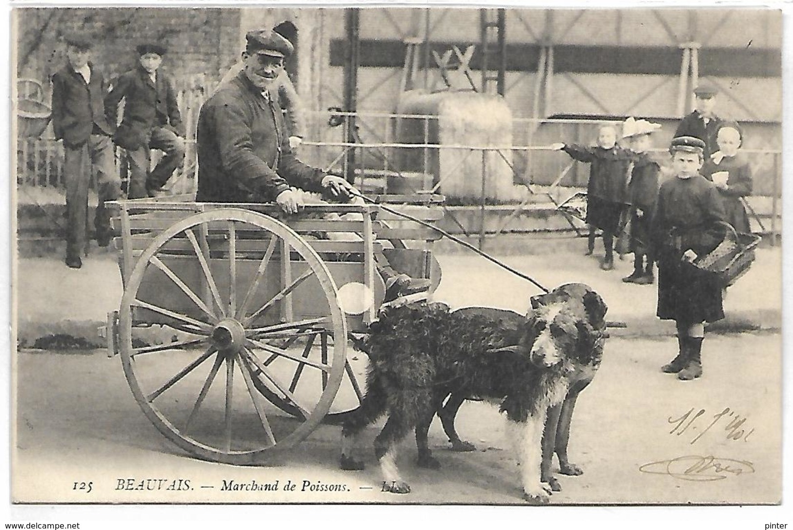 BEAUVAIS - Marchand De Poissons - Attelage De Chiens - Beauvais