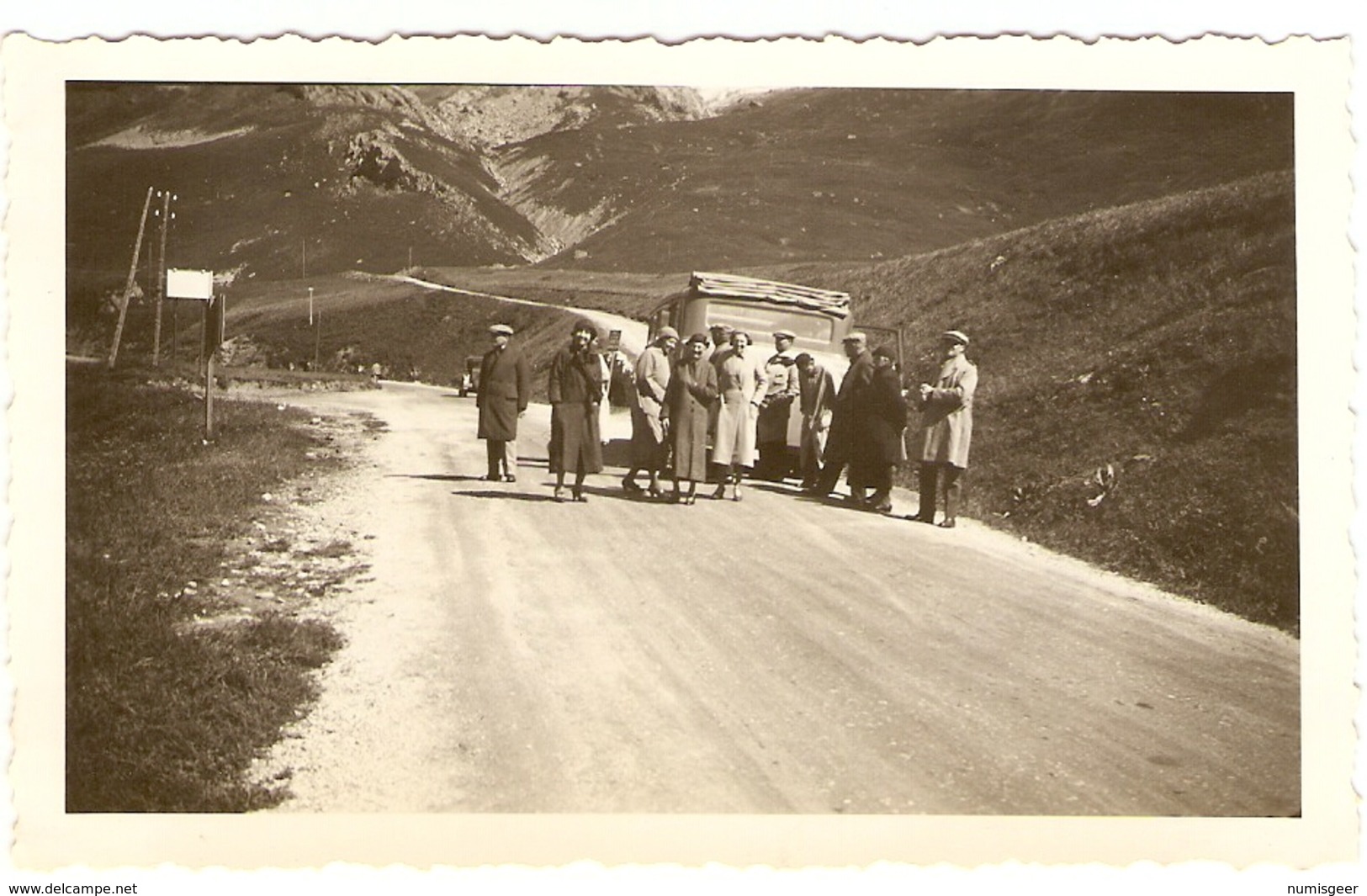 FRANCE - ( Hautes - Alpes ) Arrêt Sur La Route En Vue Du Lautaret Avant La Montée Au Galibier( Photo: Format 12 X 7.5 ) - Lieux