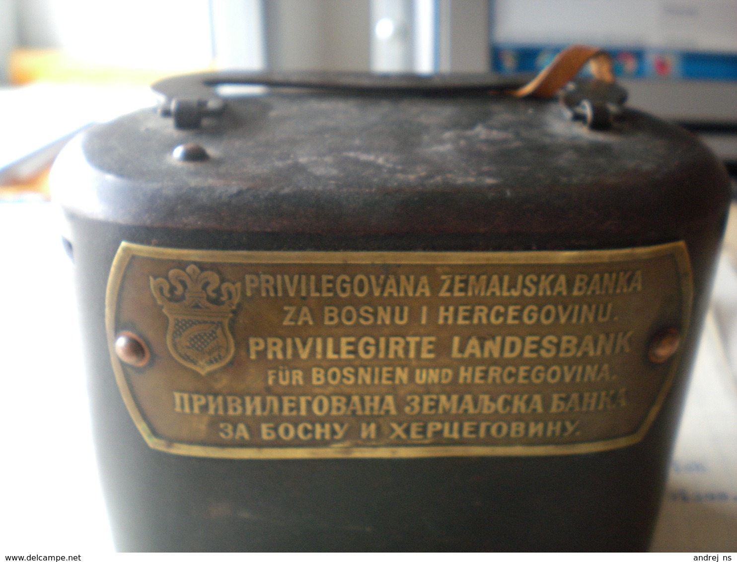 Old Money Box  Privilegovana Zemaljska Banka Za Bosnu I Hercegovinu Privilegierte Landesbank Fur Bosnien Und Hercegovina - Boîtes/Coffrets