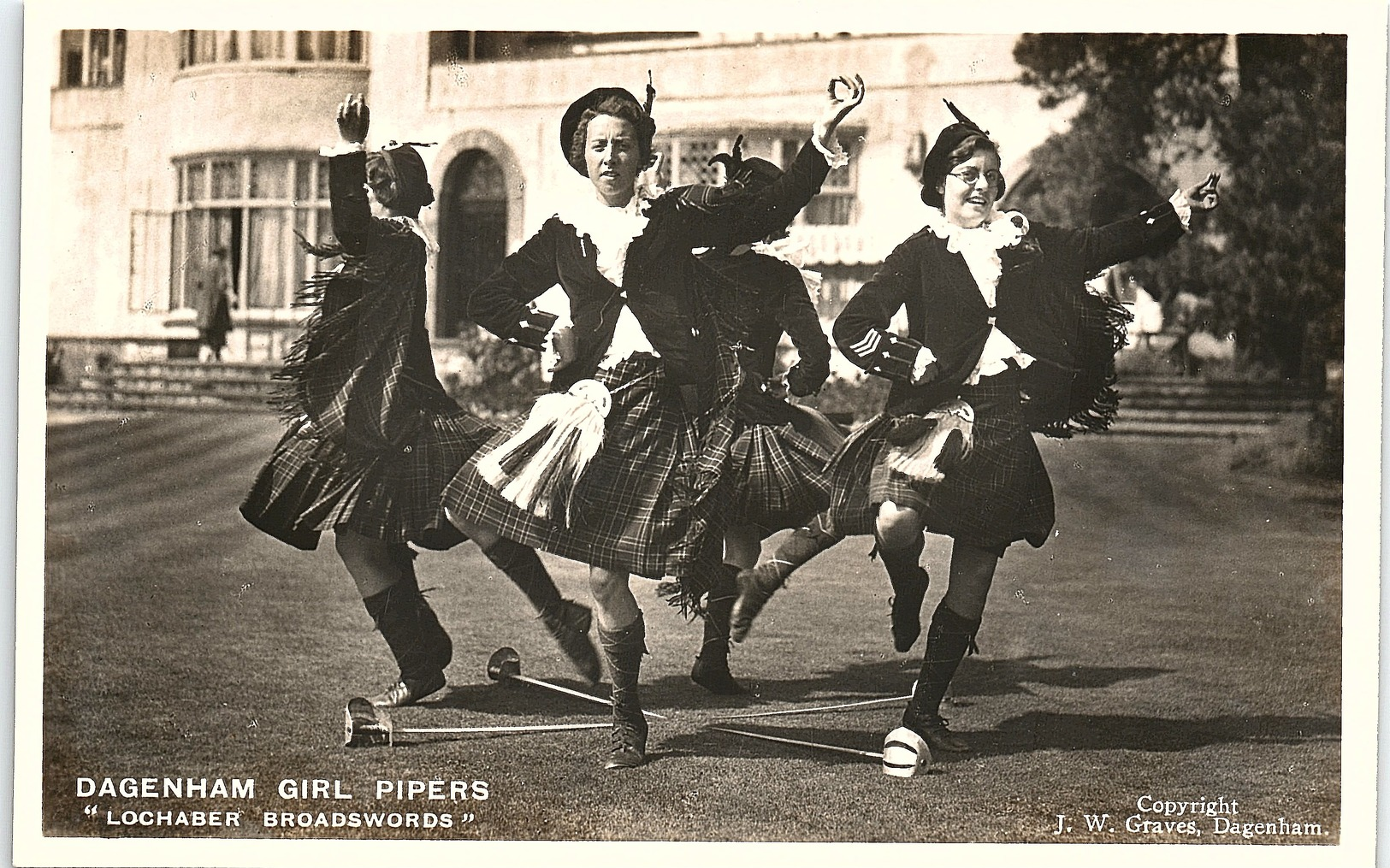 Dagenham Girl Pipers, Lochaber Broadswords - Other & Unclassified