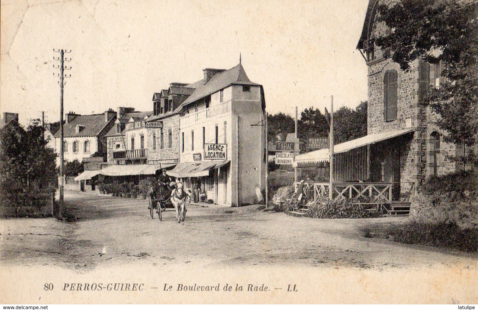 Perros-Guirec  22   Le Boulevard De La Rade  Animé -Magasin Tabac-Chocolat-Bonbons Et Attelage  Charette - Perros-Guirec