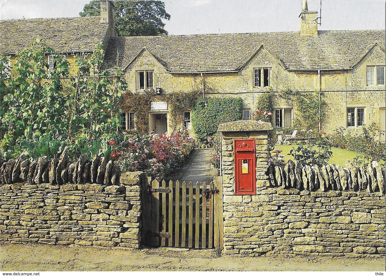 UNITED KINGDOM - The Cotswolds - A Village Post Office - Bureau De Poste - Poste & Facteurs