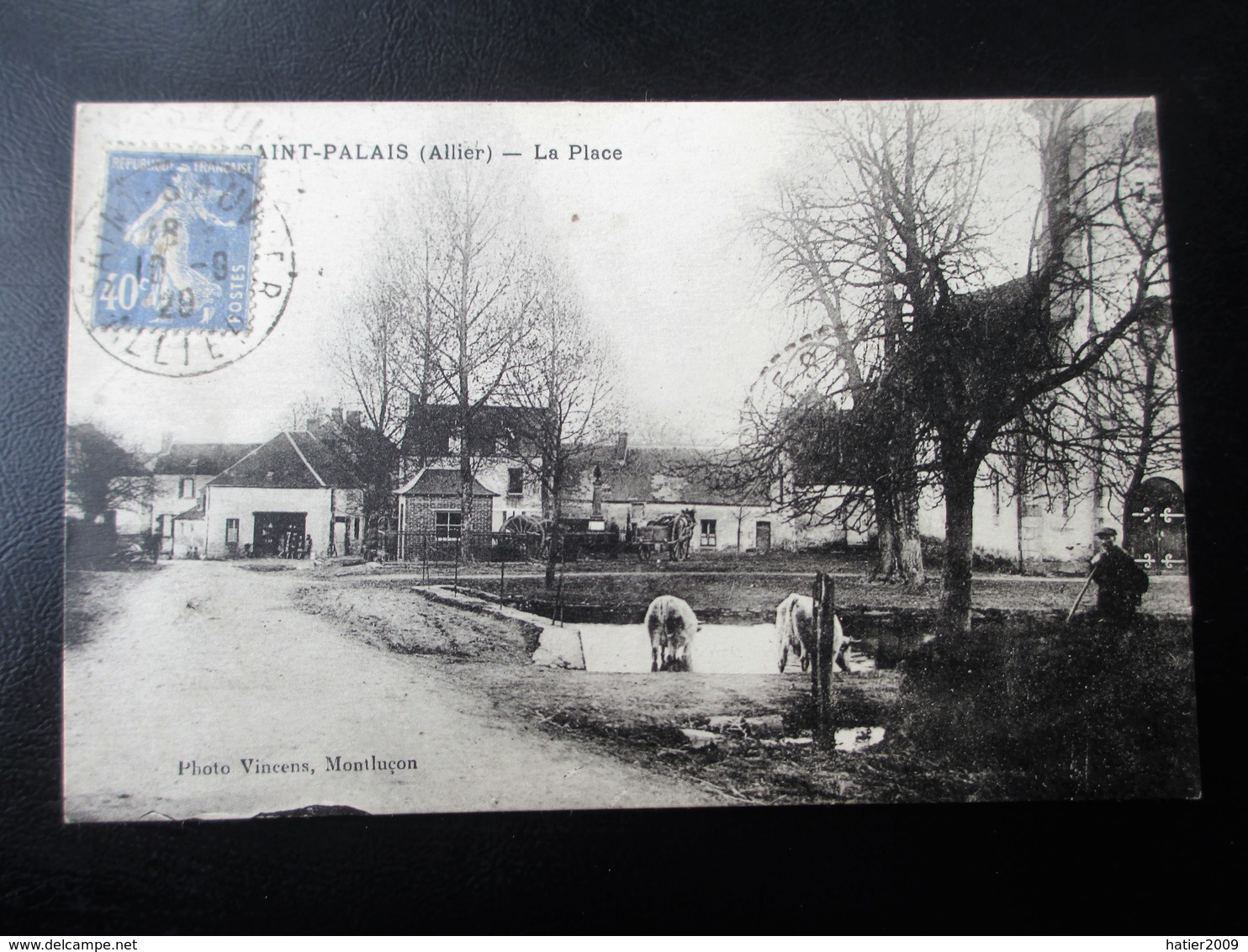 SAINT PALAIS (Allier) - La Place - Avec Les Vaches Dans La Mare - Voyagée En 1929 - TBE - Autres & Non Classés