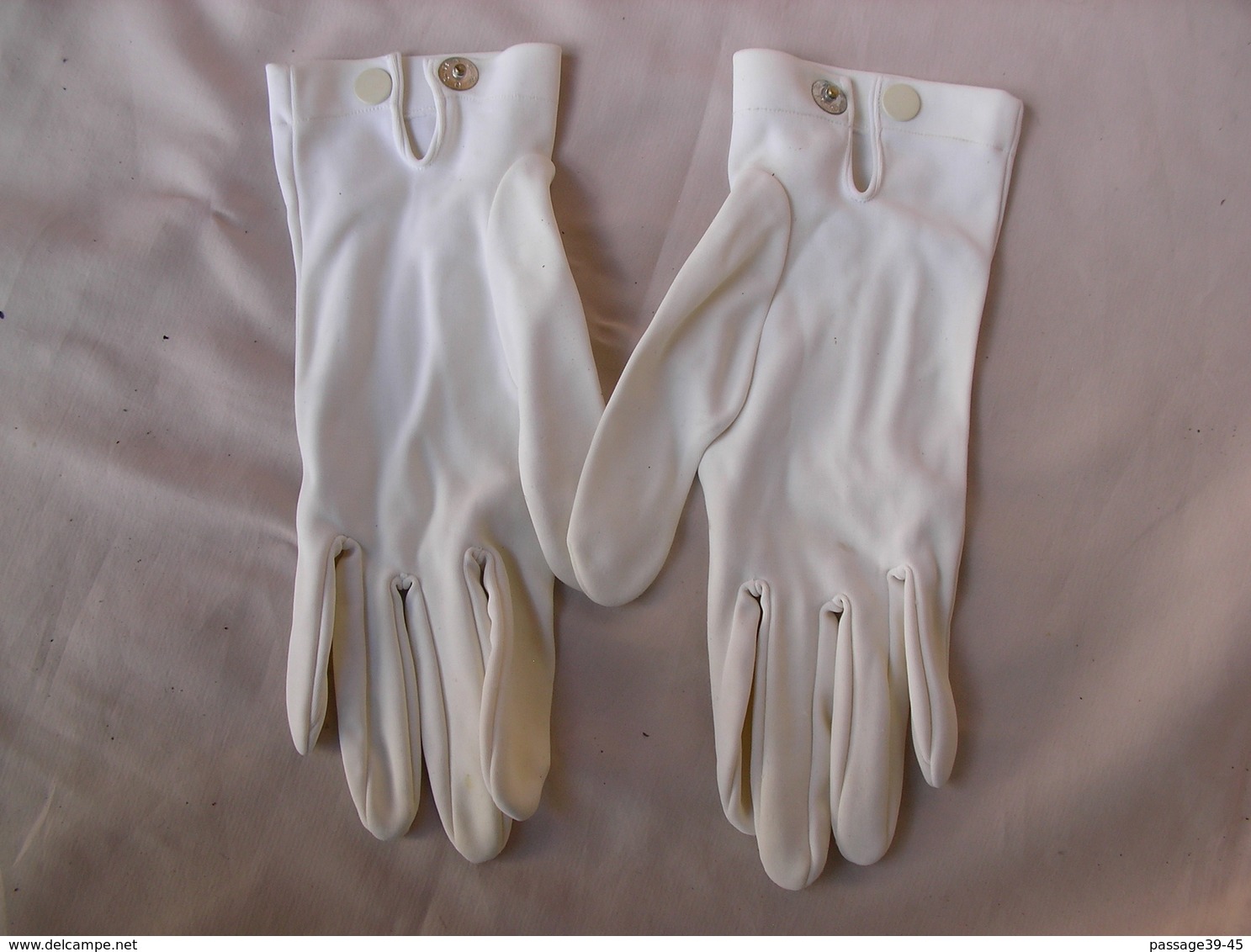 BRELAGE POLICE EN CUIR BLANC ET GANTS BLANC