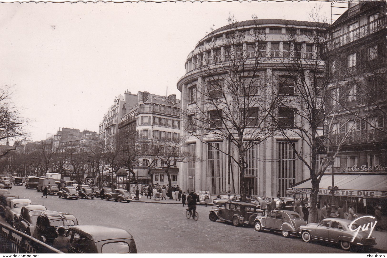 75. PARIS. RARETÉ. BOULEVARD BONNE NOUVELLE. LE NOUVEL ÉDIFICE DES PTT. ANIMATION VOITURES ANNÉES 50 - Distretto: 09