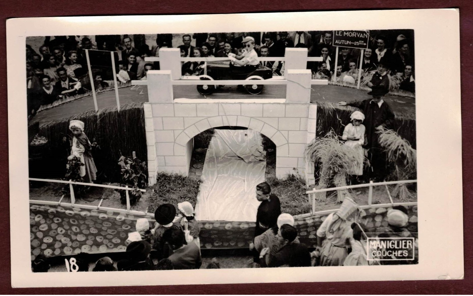 Couches-les-Mines Cavalcade 22 Août 1948  Photo N° 18 " La Vivre " Saône-et-Loire " Char Des Petits Ponts   " COUCHES - Autres & Non Classés