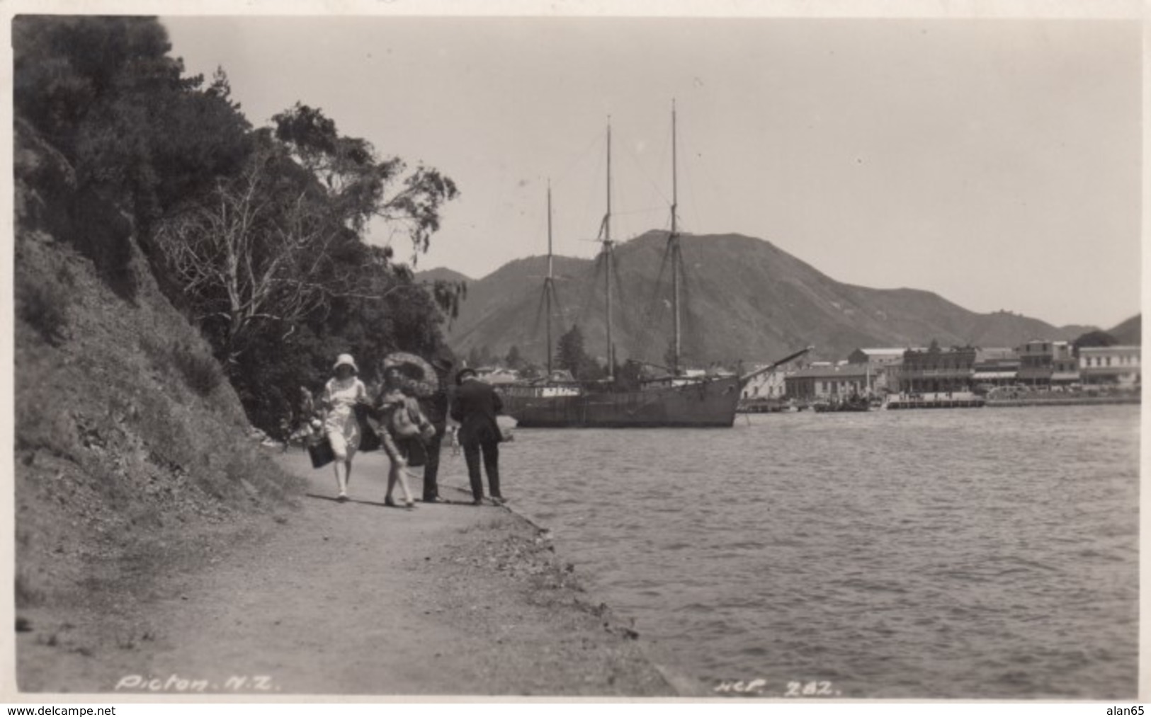 Picton New Zealand, People Walk Along Path At Shore, Harbour Ship, C1910s Vintage Real Photo Postcard - Nouvelle-Zélande