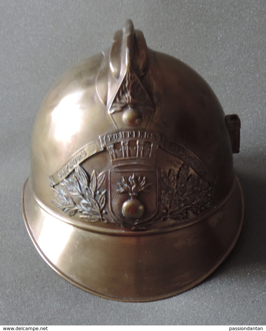 Coque De Casque De Sapeur Pompier De La Commune De Boubers Sur Canche Dans Le Pas De Calais - Casques & Coiffures