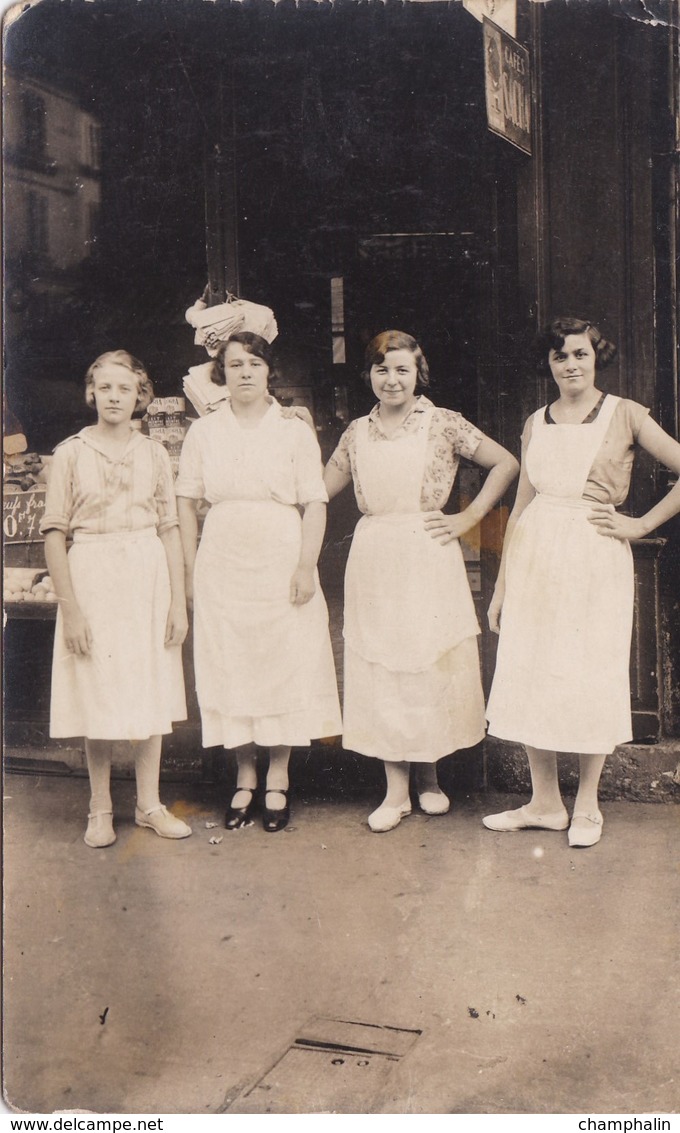 4 Femmes Devant Un Commerce Epicerie - Paris XVème Rue Du Commerce (75) - Carte Photo - Enseigne Café Sica - Magasins