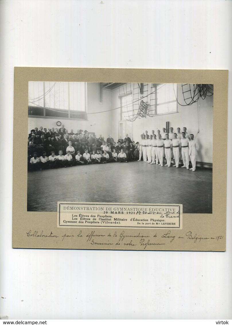 VILVOORDE : Démonstration De Gymnastique éducative : Gymnase Des Peupliers    ( Formaat Enkel  Foto 17  X 12 Cm ) - Places