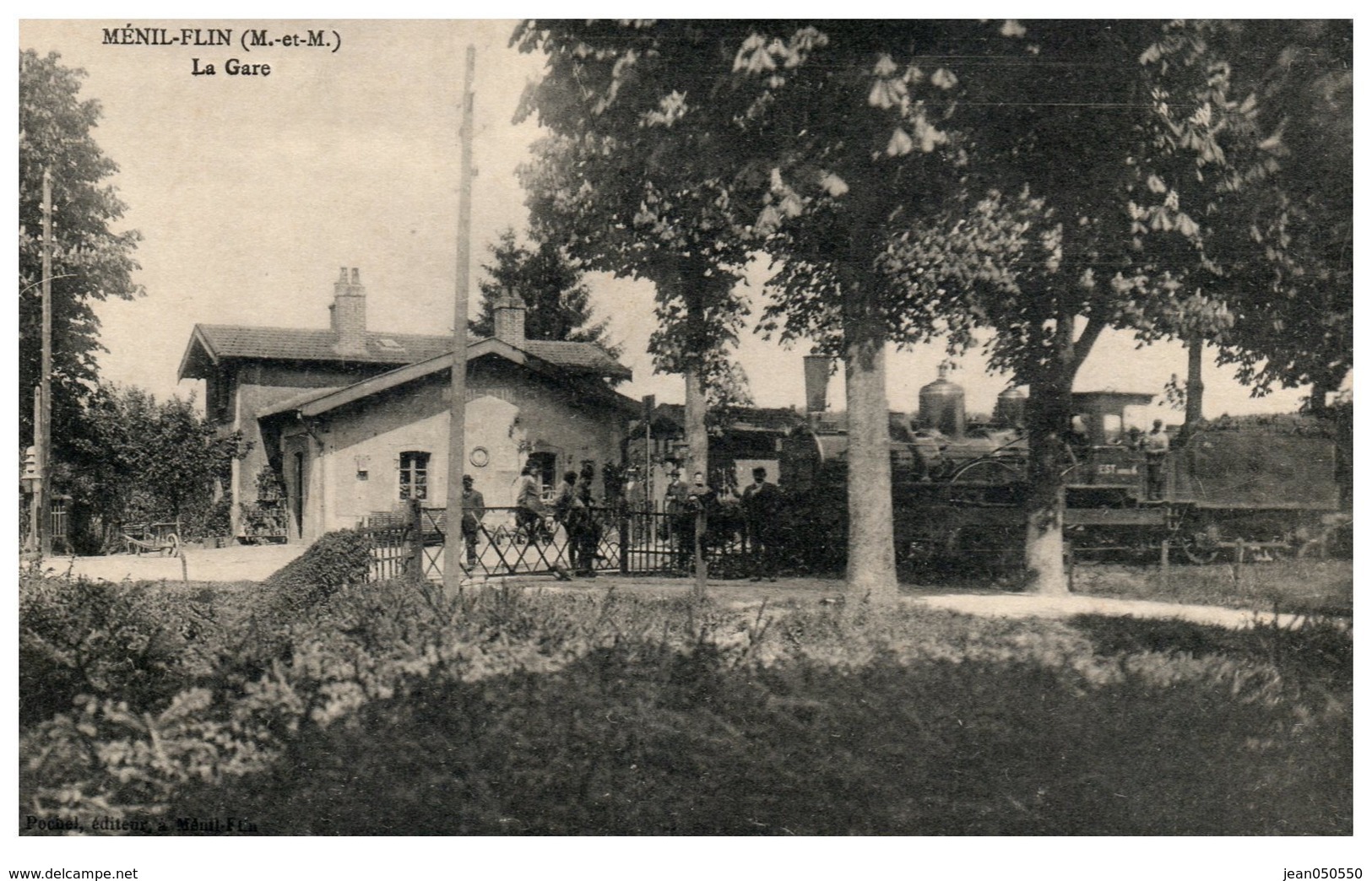 -GARE AVEC LOCOMOTIVE VAPEUR(Menil-Flin-M.et M.) - Gares - Avec Trains