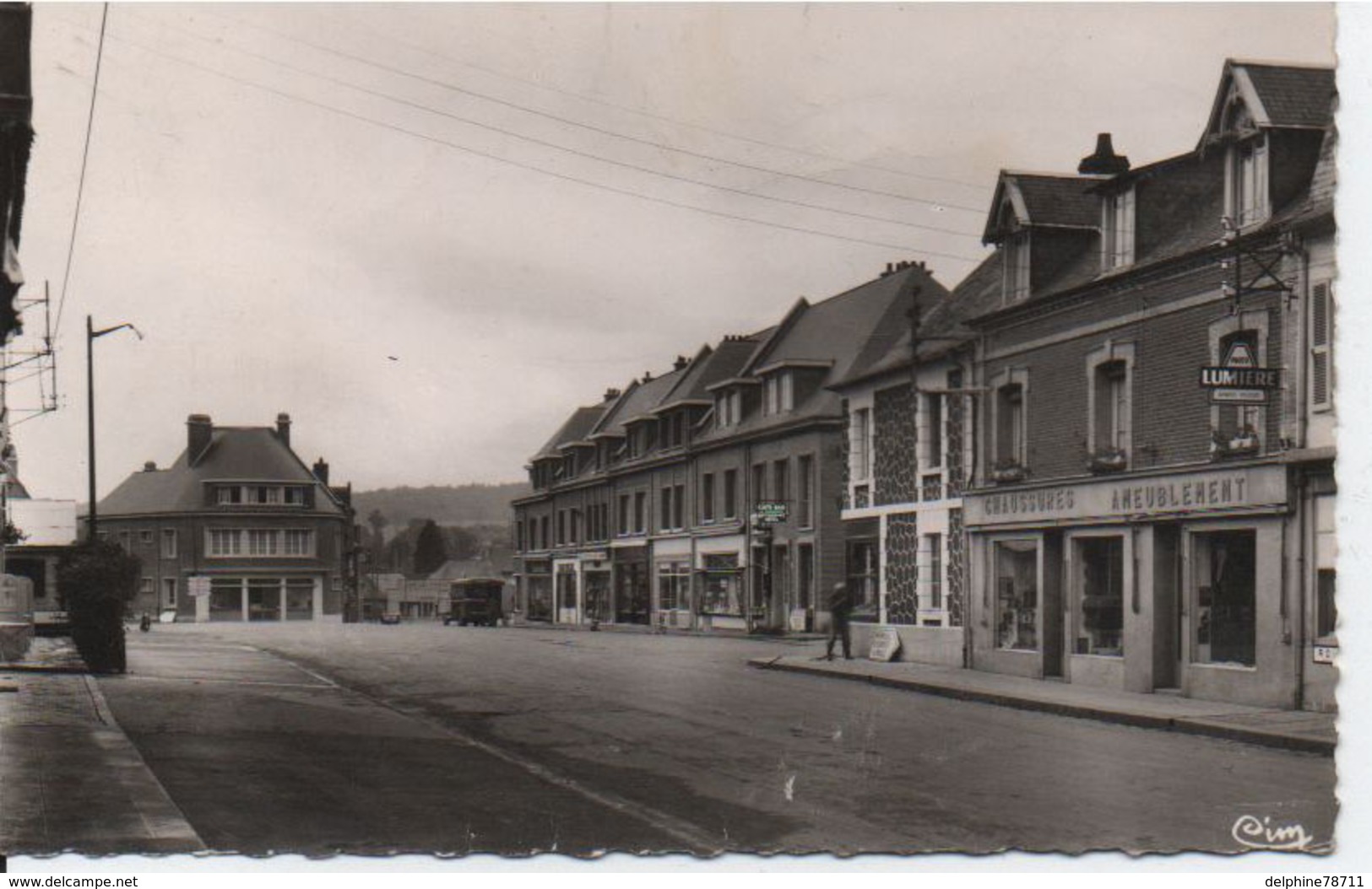 Londinières-Rue Principale - Londinières