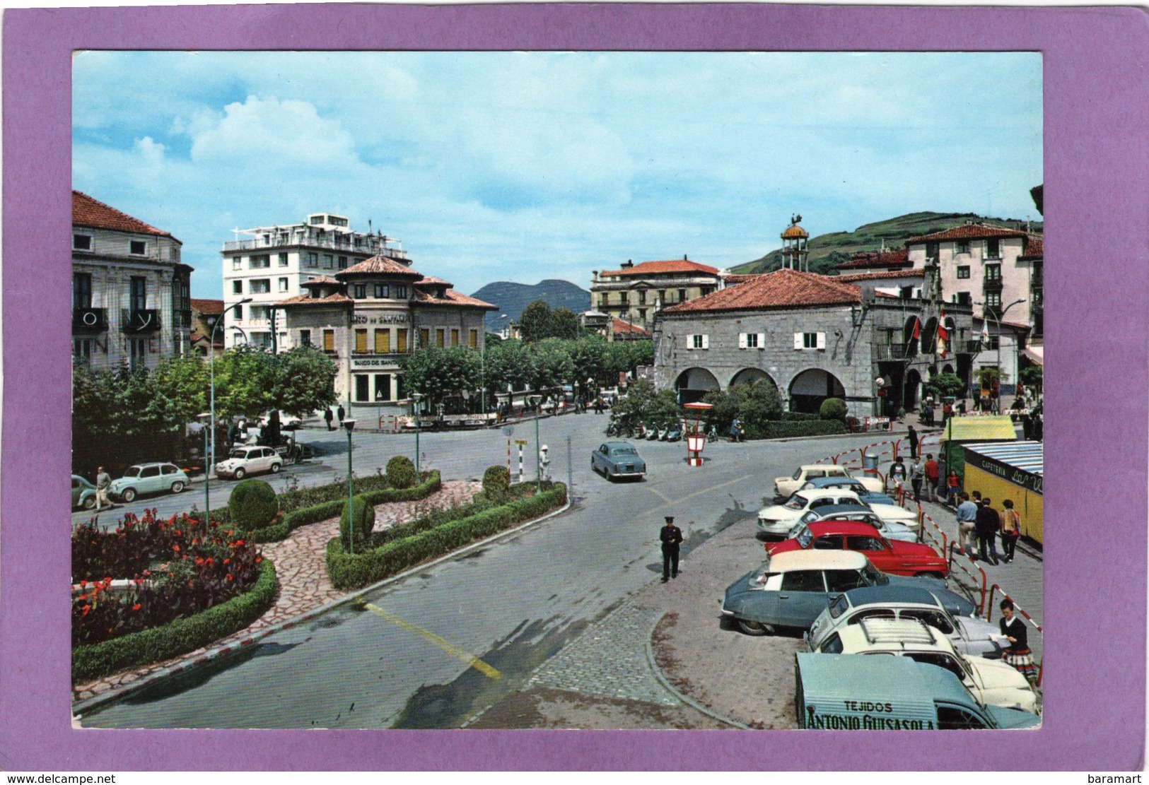 LAREDO ( Santander ) Plaza De Cachupin Y Ayuntamento Automobiles Citroën DS 2CV Camionette Peugeot 403 FIat 500 - Cantabria (Santander)