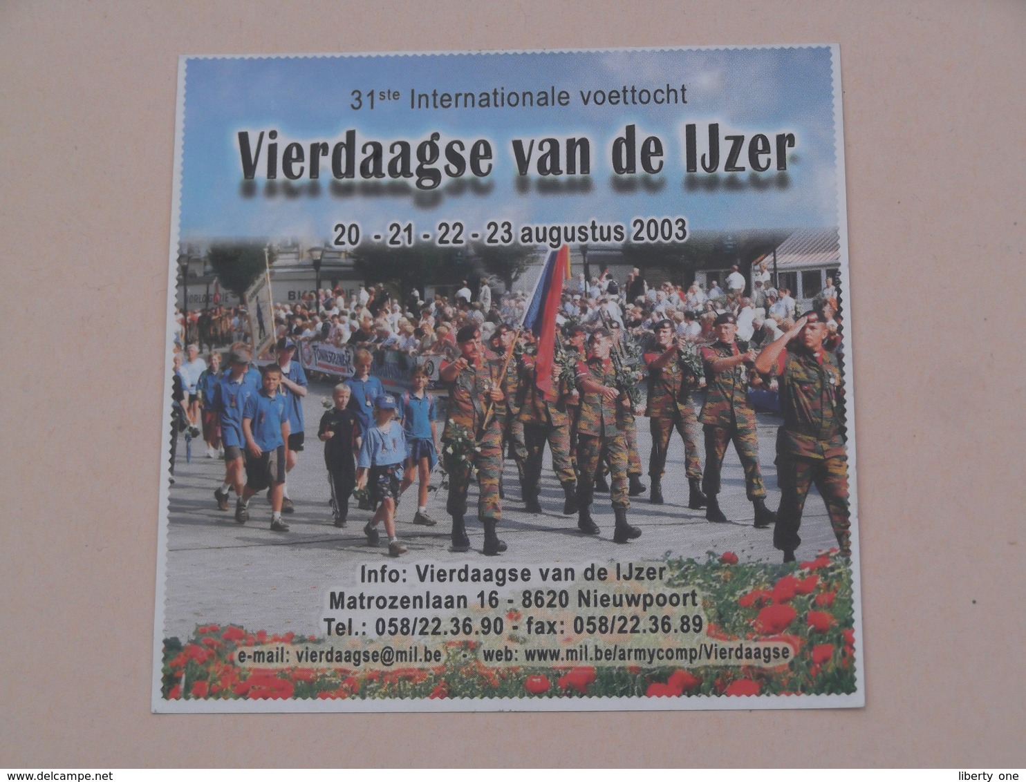 VIERDAAGSE Van De IJZER > 31ste Int. Voettocht > Anno 2003 ( +/- 9 X 9 Cm. ) Zelfklever Sticker Autocollant ! - Autocollants