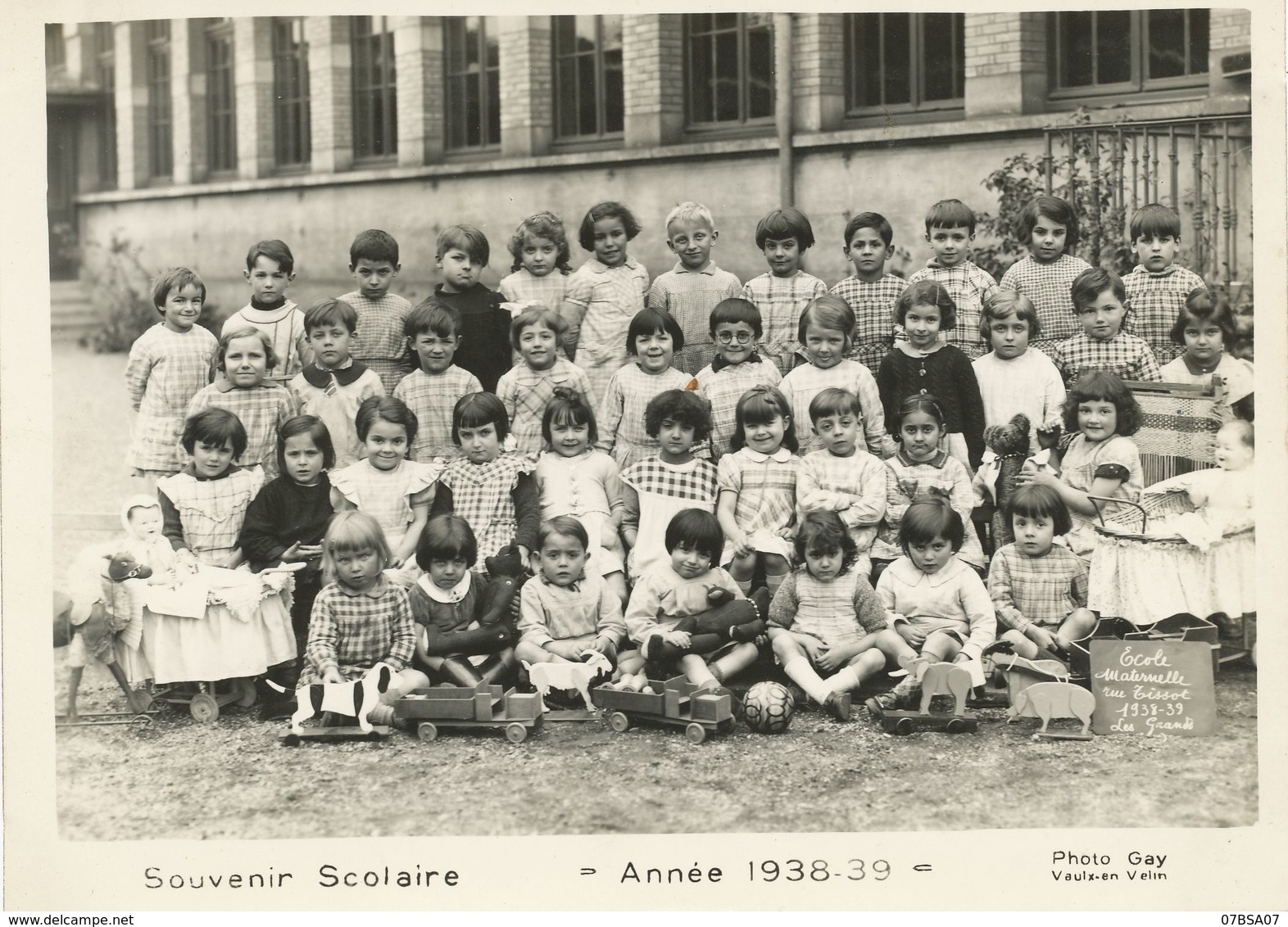 RHONE PHOTO 180mm X 130mm ECOLE LYON 9° 1988/1939 C.F.P. RUE TISSOT GRANDS DE MATERNELLE ( AU 4 DE LA RUE TISSOT ) - Documents Historiques