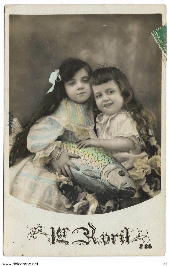 1er Avril - Deux Petites Filles Avec Poisson D'avril - Vraie Photo Teintée - 1903 - April Fool's Day