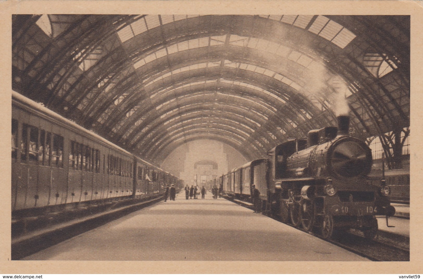 MILANO-STAZIONE CENTRALE-INTERNO CON TRENO FUMANTE-CARTOLINA NON VIAGGIATA -ANNO -1920-1930 - Milano (Milan)