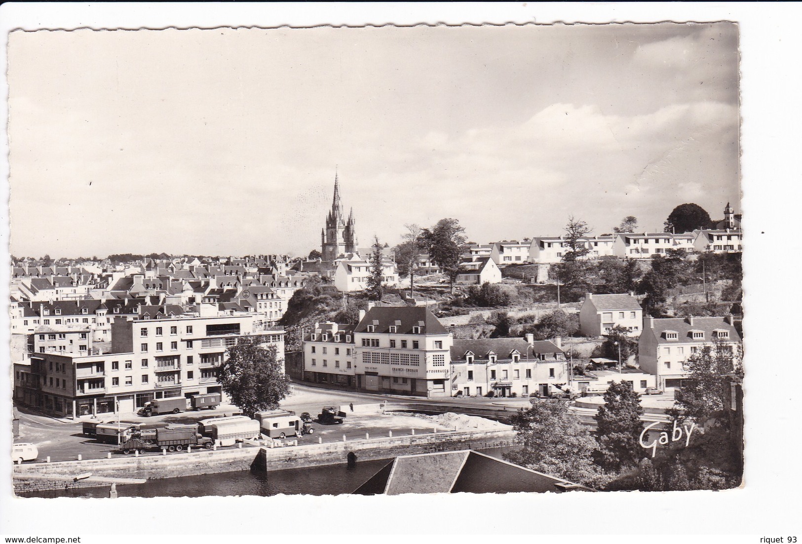 HENNEBONT - Vue Générale (Place Avec Véhicules  Fête Foraine Années 50) - Hennebont