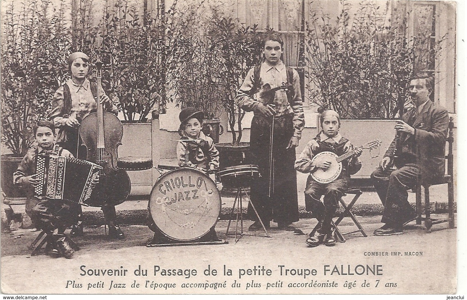 SOUVENIR DU PASSAGE DE LA PETITE TROUPE FALLONE - Plus Petit Jazz Accompagne Du Plus Petit Arcodeoniste Age De 7 Ans . - Chanteurs & Musiciens