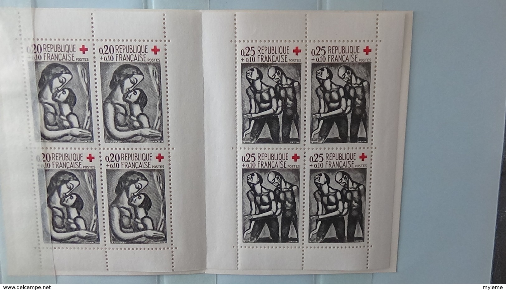 Dans un carnet à choix, bon lot de timbres ** dont séries grands hommes, croix rouge .... Côte très sympa !!!