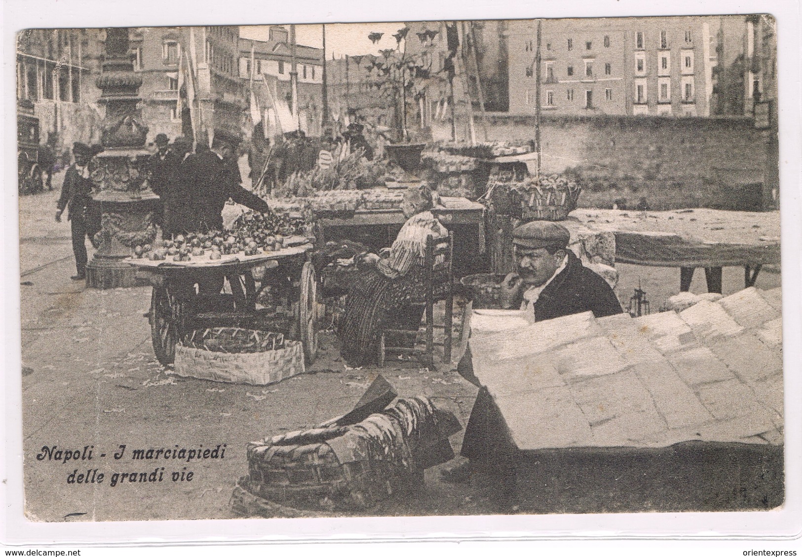 Napoli Mercato Nelle Strade  1915 Viaggiata Animatissima - Napoli