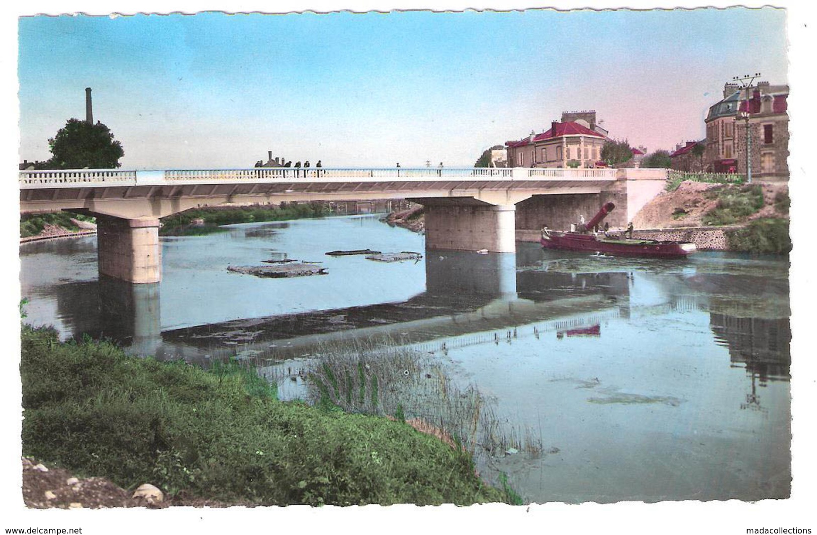 Péniches à Epernay (51) Le Pont De Marne - Péniches