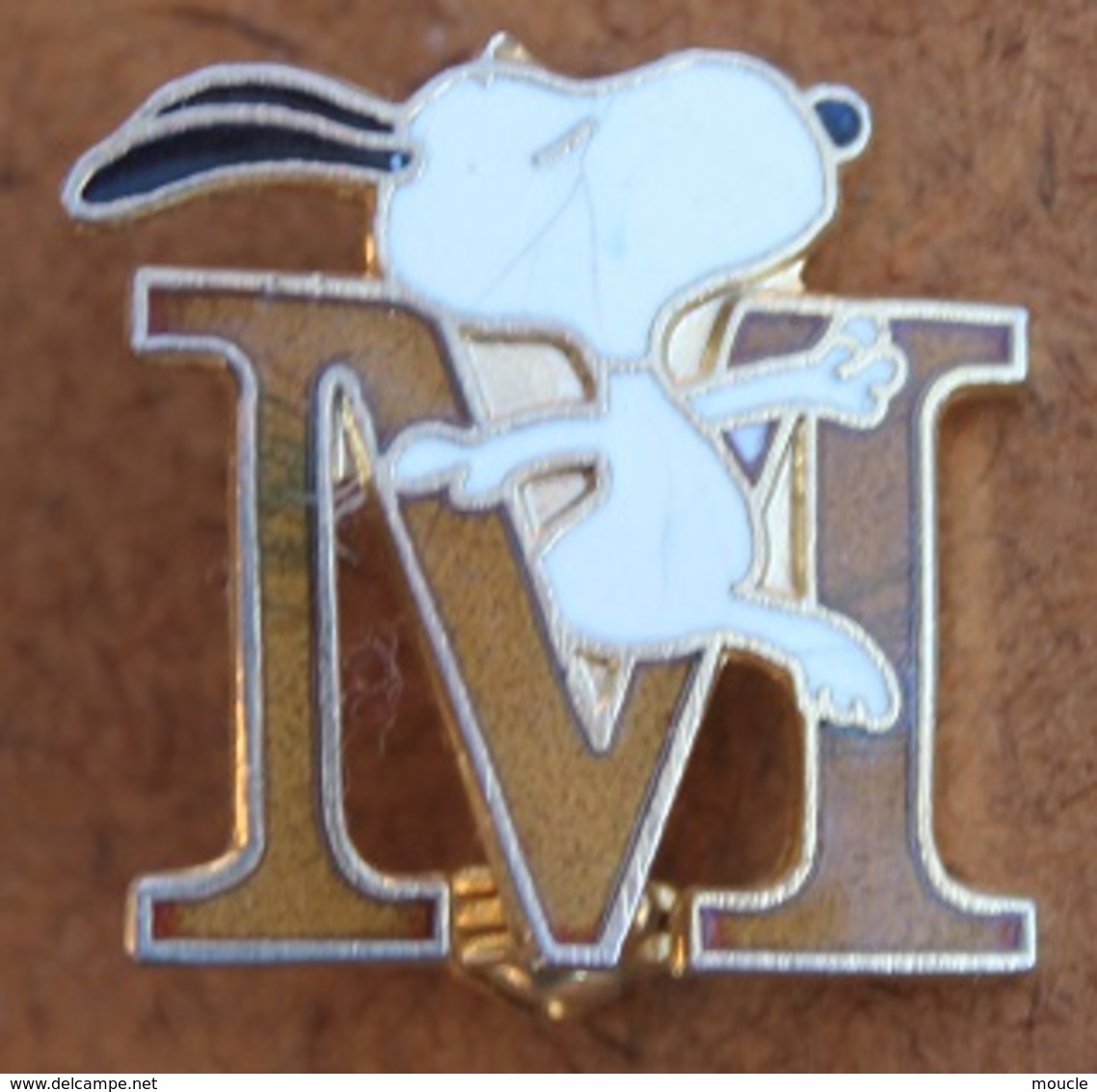 ATTENTION C'EST UNE BROCHE - SPINDEL - BROOCH -  SNOOPY M - Personaggi Celebri