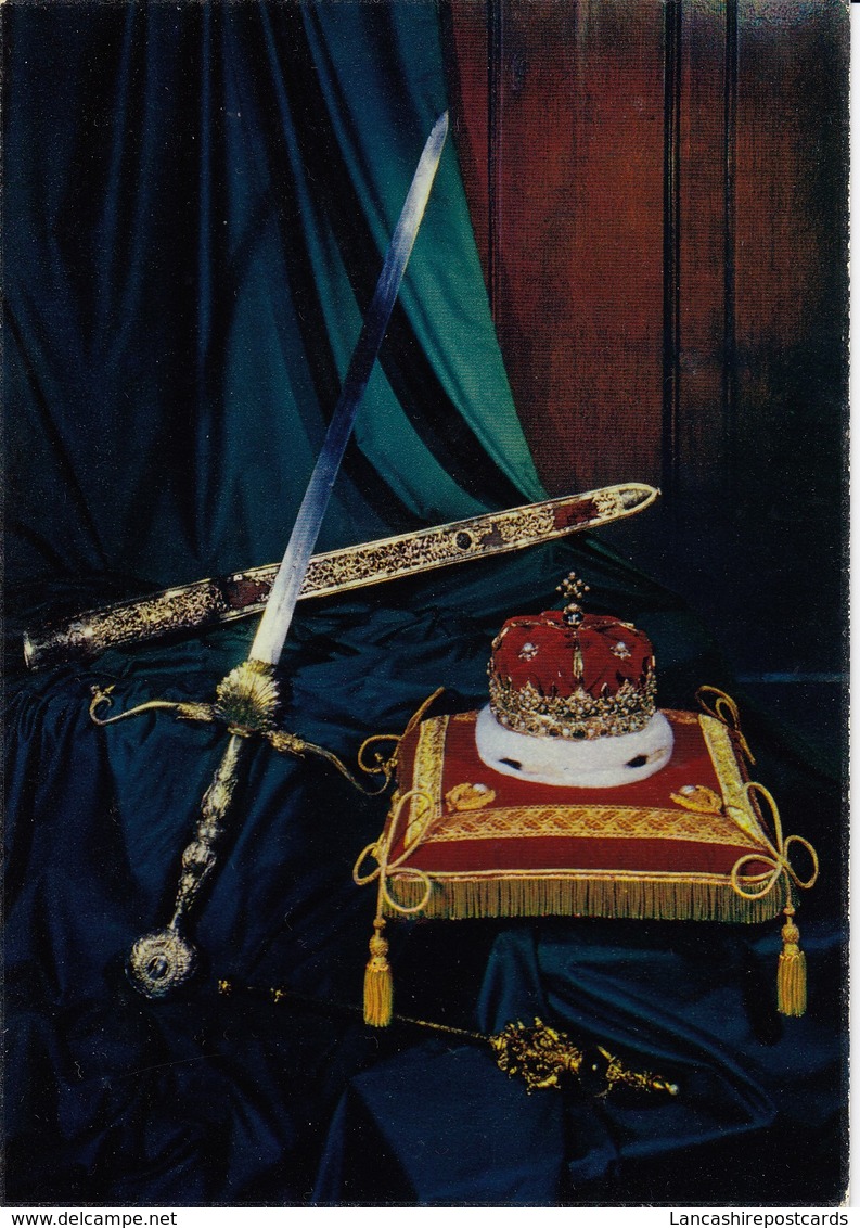 Postcard The Honours Of Scotland The Crown The Sceptre The Sword Of State Scottish Royal Family Int My Ref  B23416 - Royal Families
