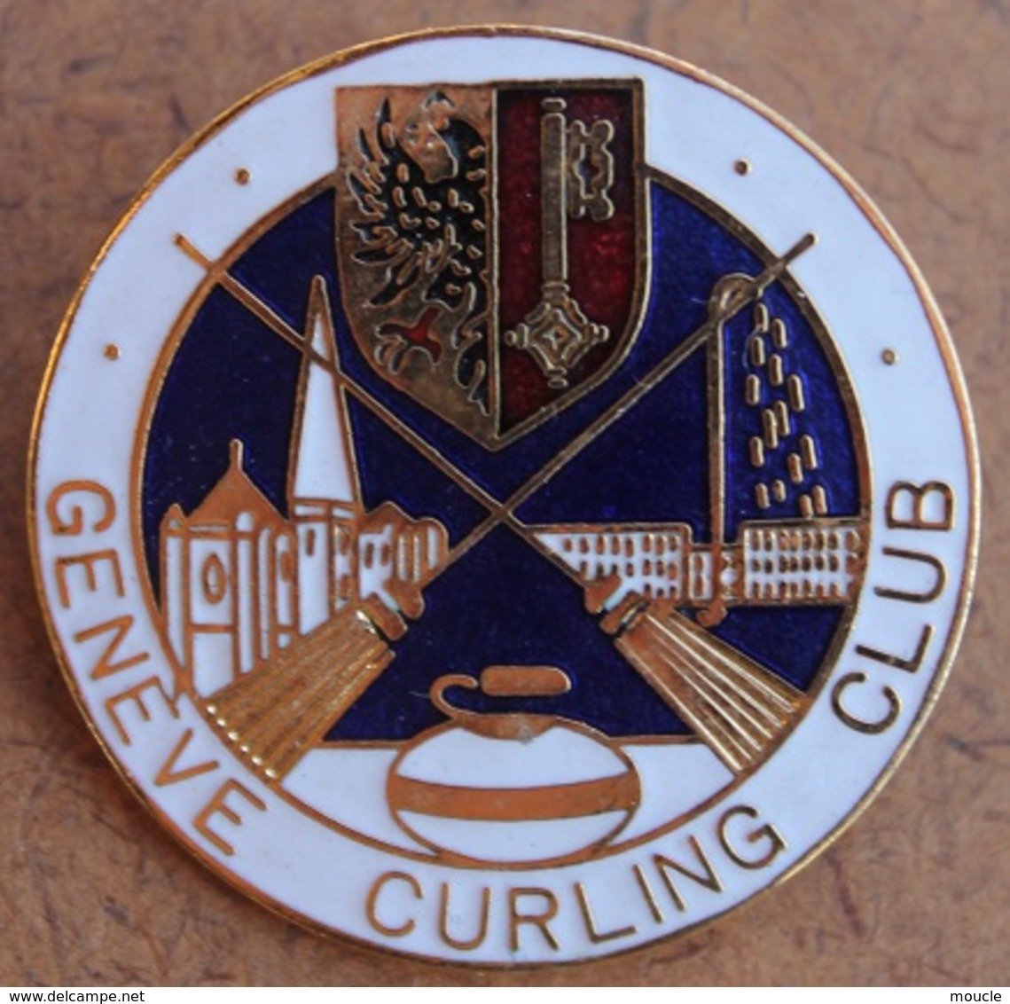 ATTENTION C'EST UNE BROCHE - SPINDEL - BROOCH - GENEVE CULRING CLUB - SUISSE - PIERRES - BALAIS - JET D'EAU - CATHEDRALE - Sport Invernali