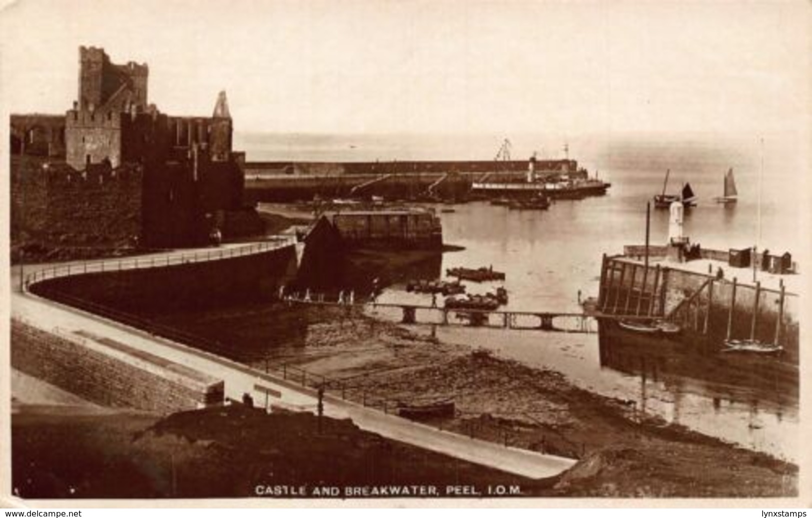 Isle Of Man Castle And Breakwater Peel Boats Postcard - Otros & Sin Clasificación