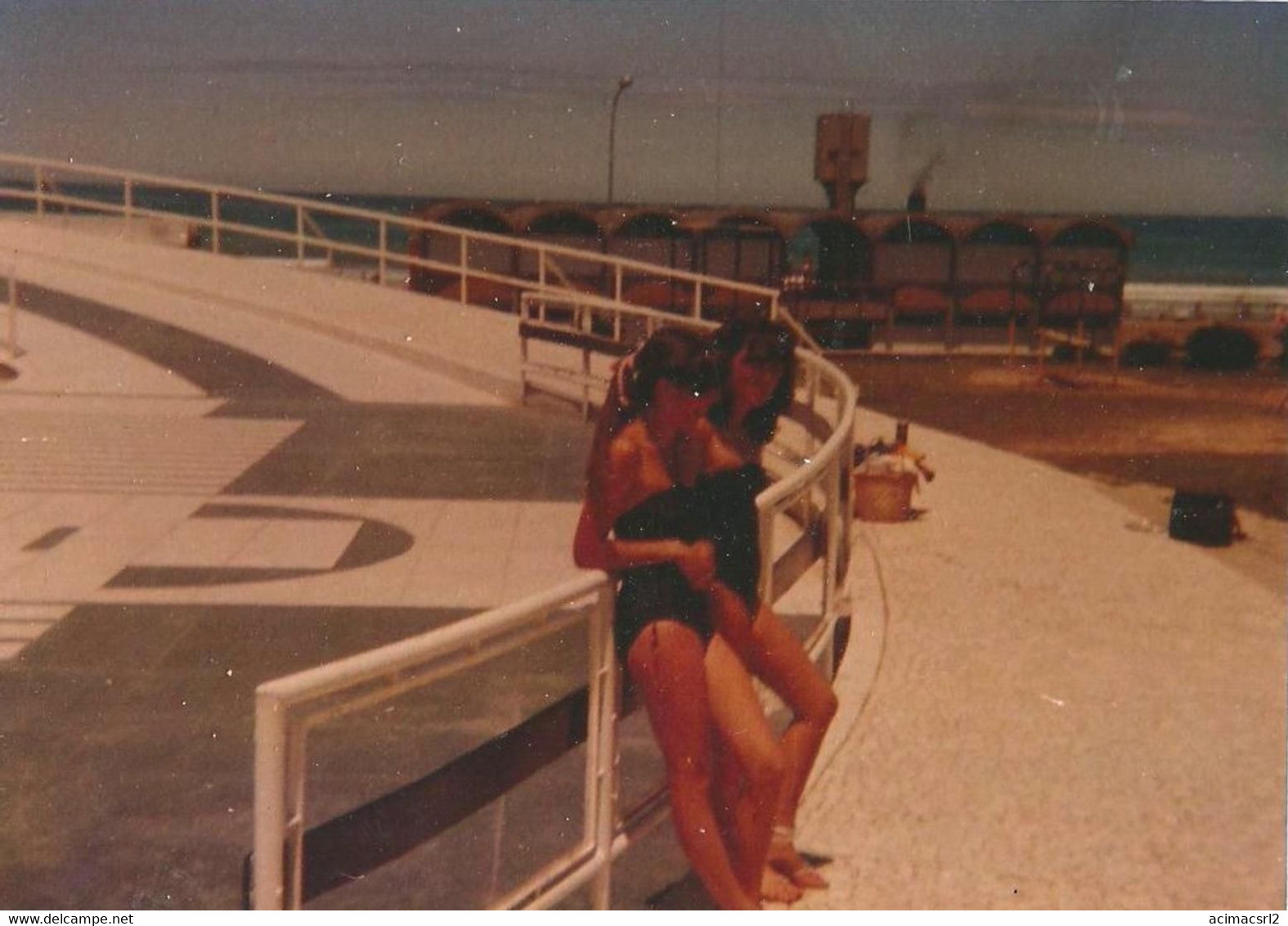 X308 - Women Girls Femmes In Swimsuit By The MAR DEL PLATA Beach - Photo 12x8cm 1980' - Pin-Ups