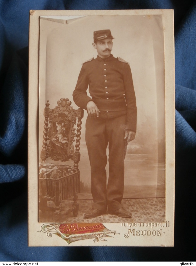 CDV Photo Demangeat à Meudon - Pompier En Pied, épaulettes Cotte De Mailles Vers 1900 L432 - Anciennes (Av. 1900)