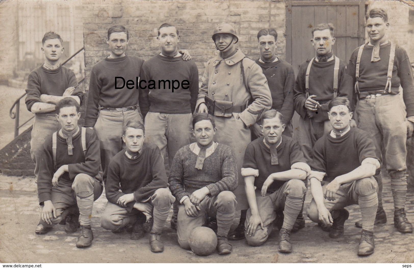 CP Photo : Equipe De Football Du 1er Régiment D'Infanterie - Cambrai - 1920/30 - Guerre, Militaire