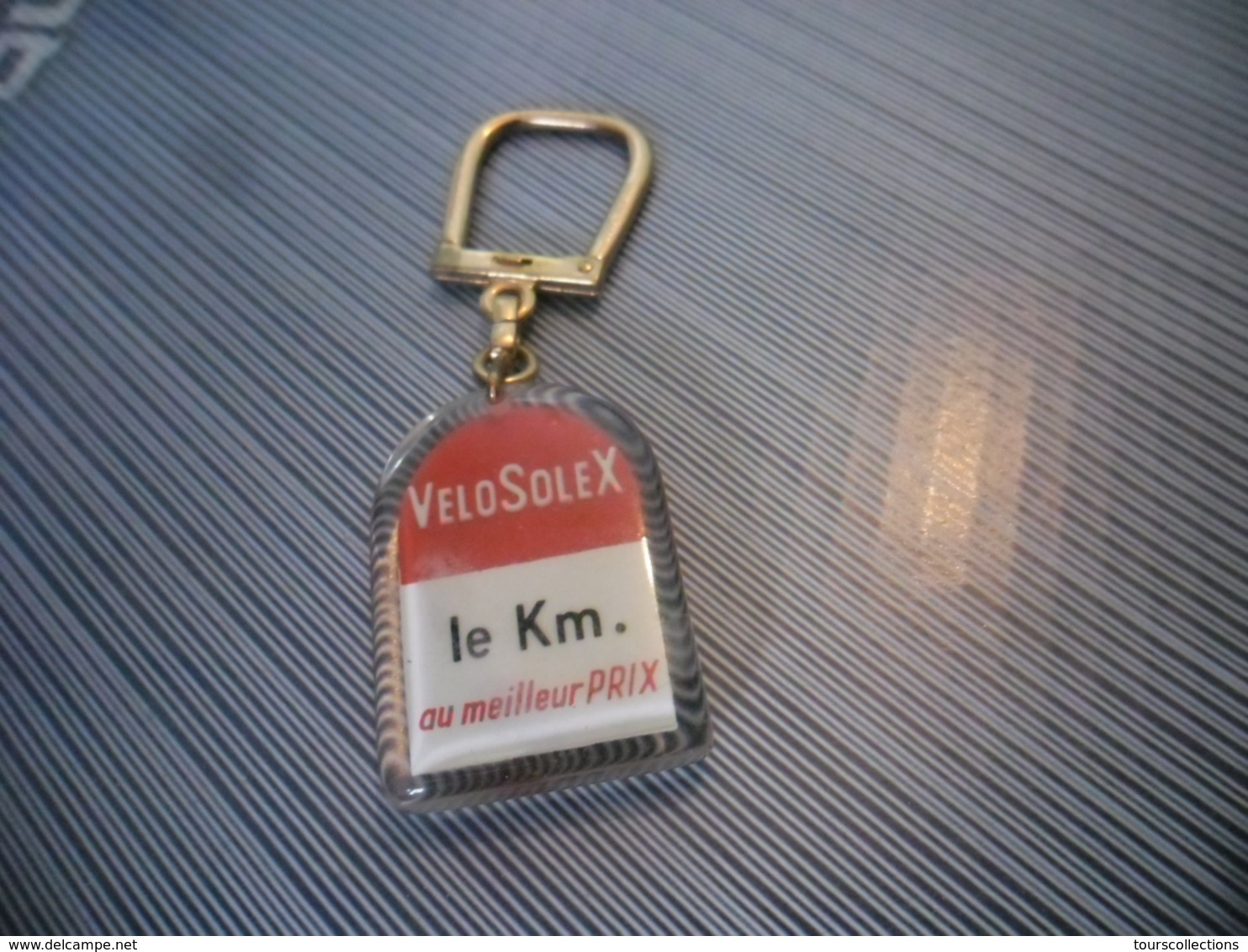 PORTE CLEFS VELOSOLEX S 3300 BOURBON FRANCE De 2,5 Cm X 3,7 Cm @ Vers 1965 - Porte-clefs