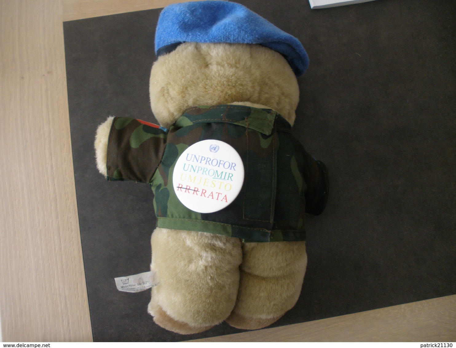 NOUNOURS UNPROFOR BOSNIE 1993 ACHETE EN OPERATION ONU EX YOUGOSLAVIE AVEC BARRETTE ET BADGES ONU