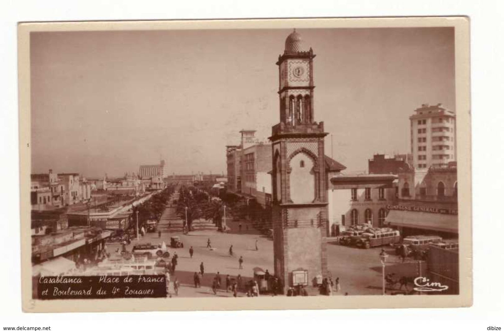 CPSM. Maroc. Casablanca. Place De France. Bd Du 4ème Zouaves. Cie De Transports. Cars. Animation. Horloge. Etat Moyen. - Autobús & Autocar