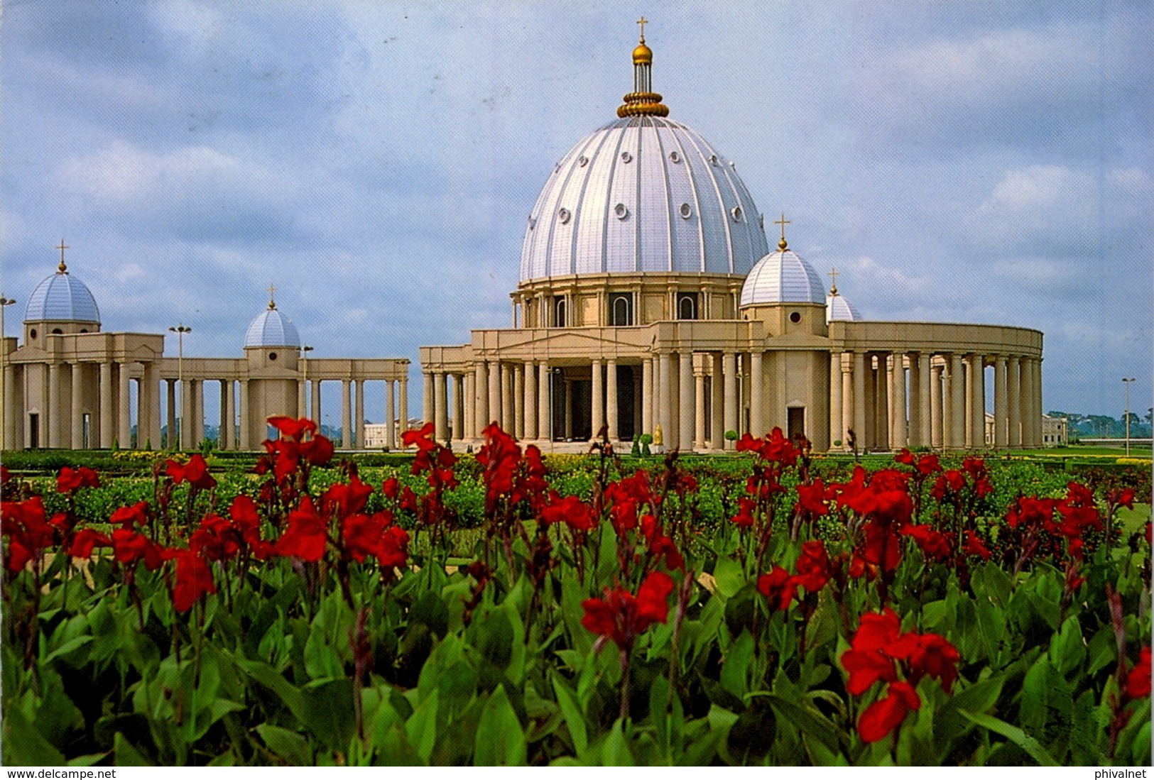 1992 , COSTA DE MARFIL ,  TARJETA POSTAL  " BASILICA DE NOTRE - DAME DE LA PAIX EN YAMOUSSOUKRO " , ABIDJAN - WILNSDORF - Costa De Marfil (1960-...)