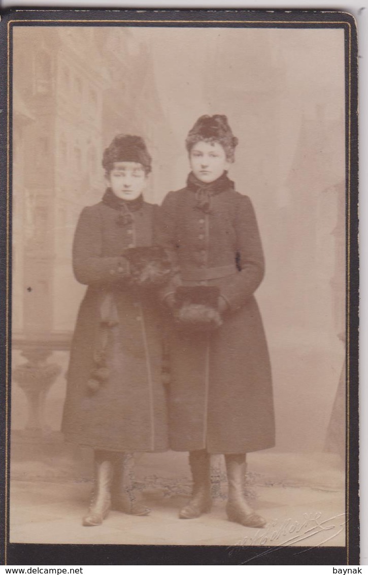 CZ36  ~  CZECH, PRAG  ~   CABINET PHOTO  -  CDV  ~ 10,8 X 6,8  ~  DAMES, LADYES  -  PHOTOGRAPH:  H. ECKERT - Alte (vor 1900)