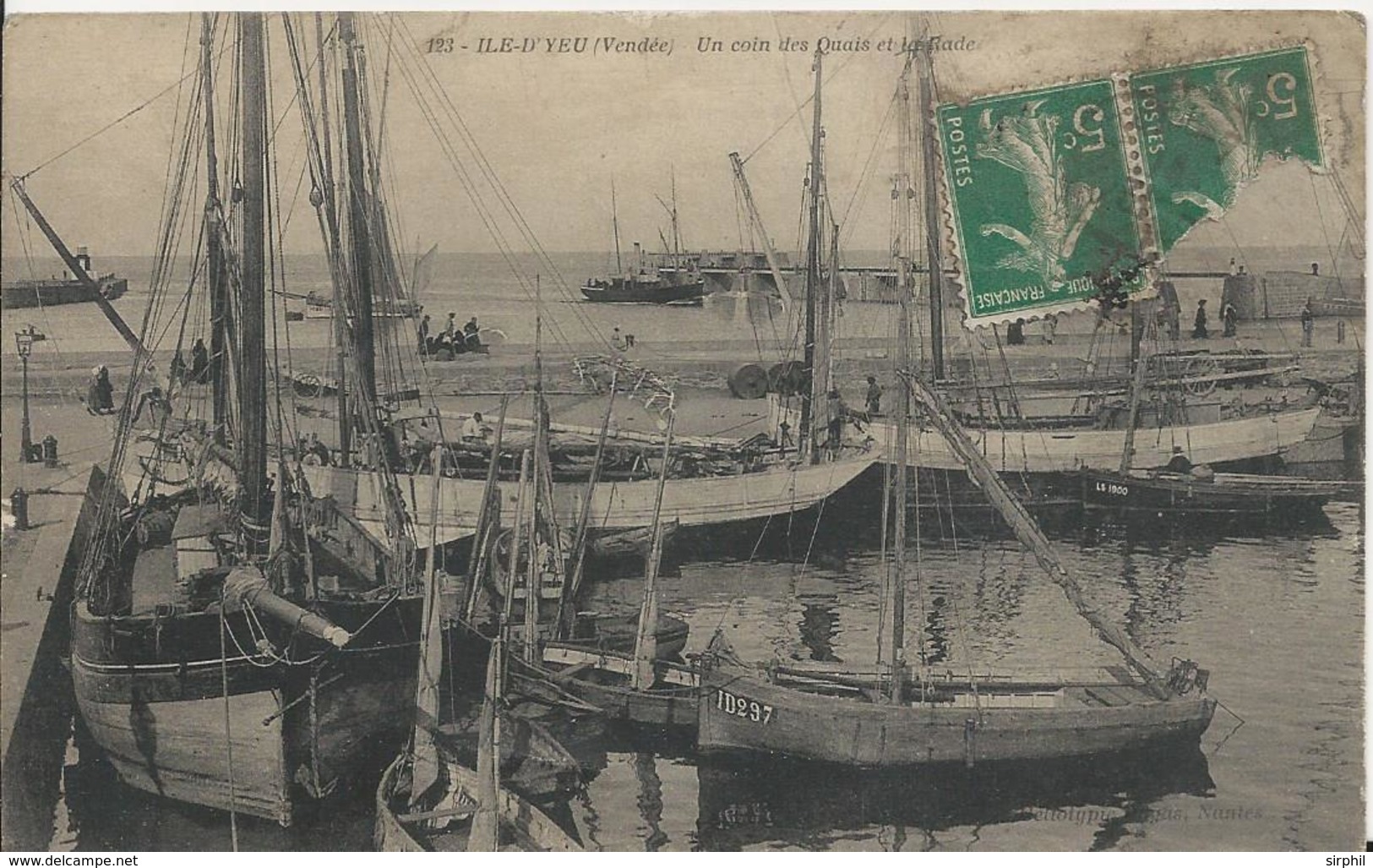 Carte Postale Ancienne De L'ile D'Yeu Un Coin De Quai Et La Rade - Ile D'Yeu