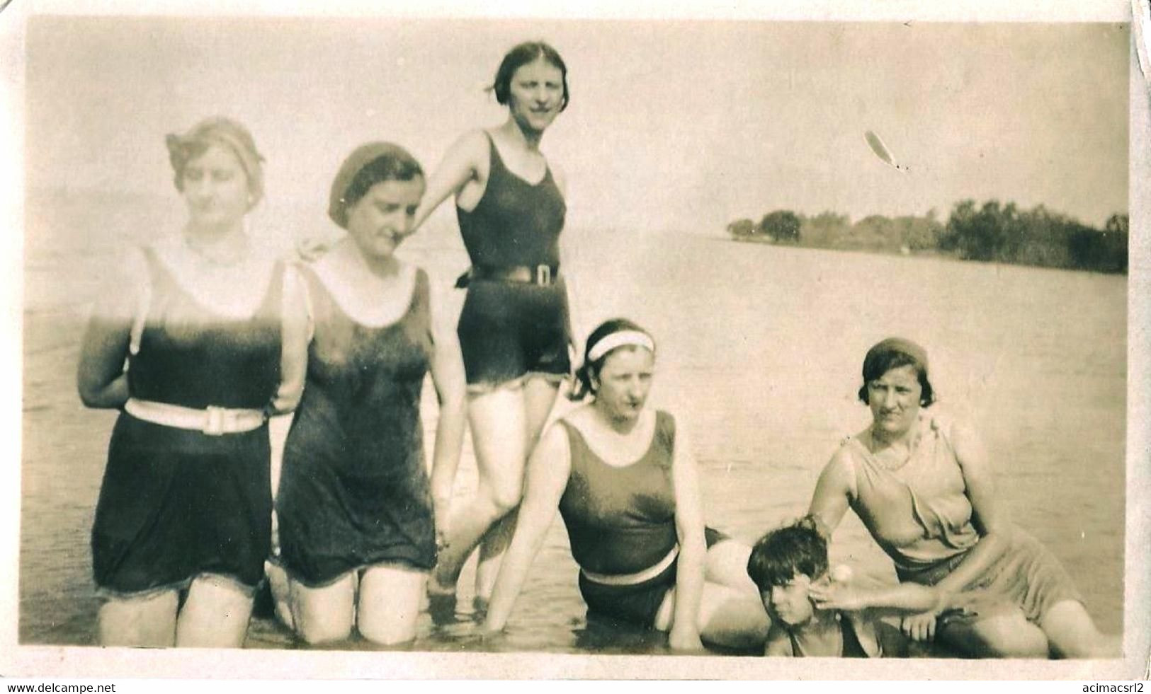 X337 - Women Femmes In Old Swimsuit By The Beach - Photo PC 1930' - Pin-up