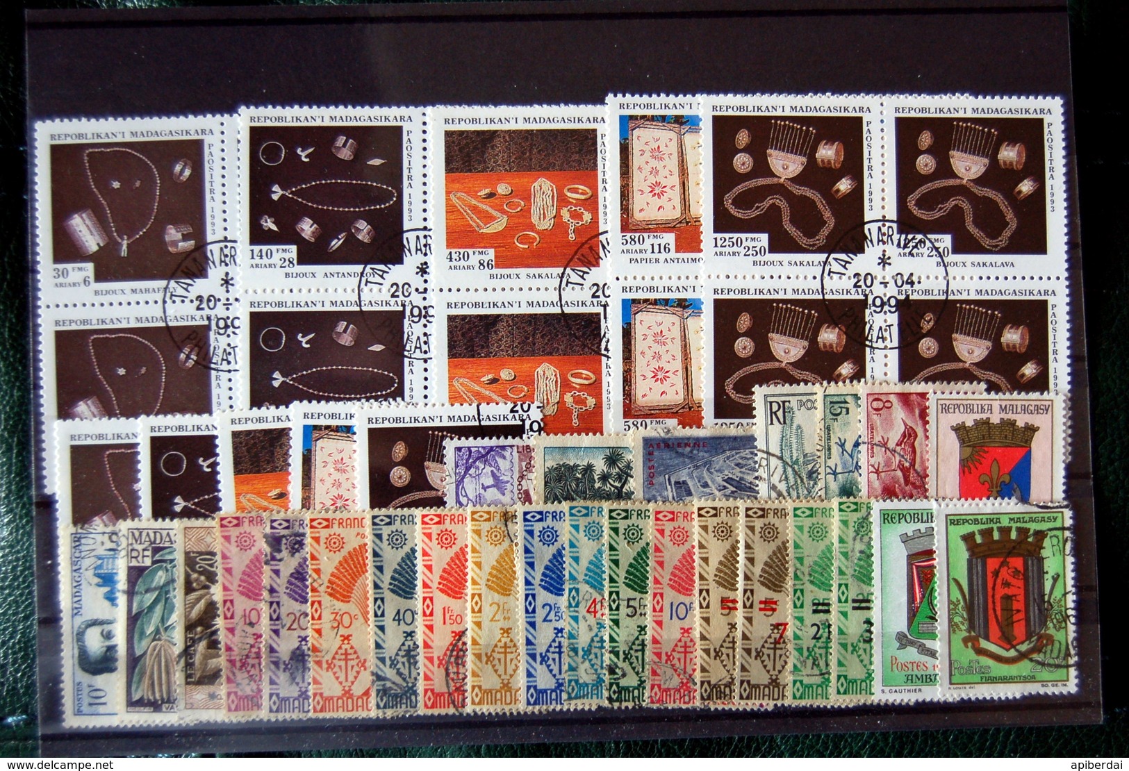 Madagascar - 50 Stamps Used Included Bloc Of 4 - Lots & Kiloware (mixtures) - Max. 999 Stamps