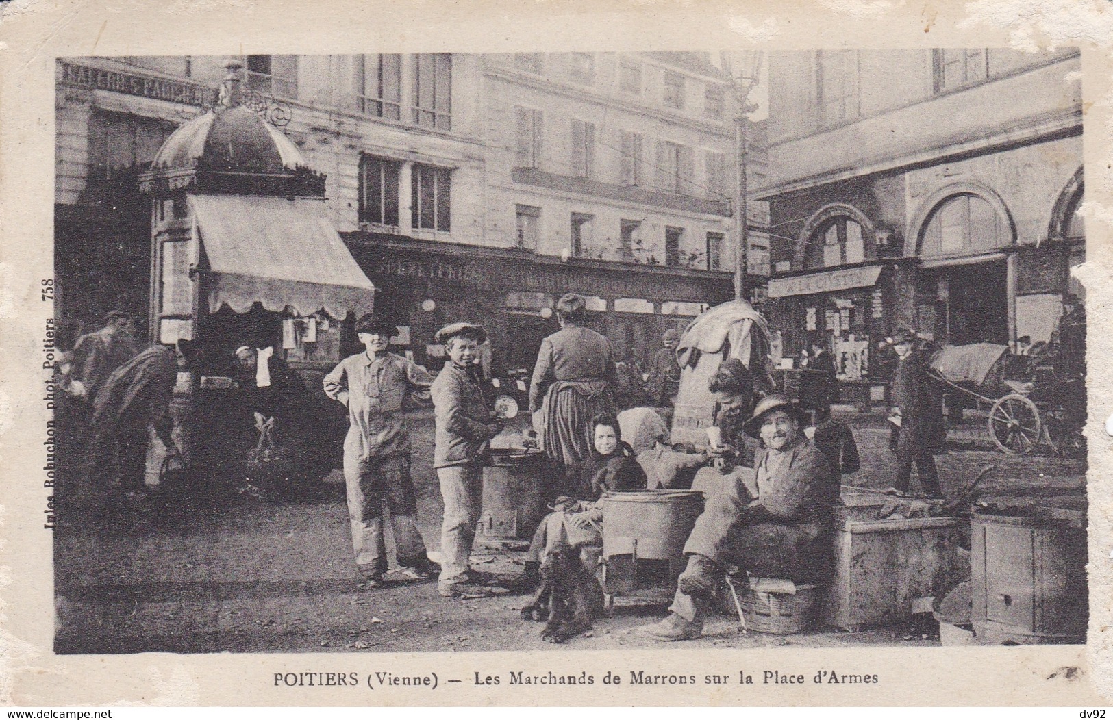 VIENNE POITIERS LES MARCHANDS DE MARRONS SUR LA PLACE D ARMES - Poitiers