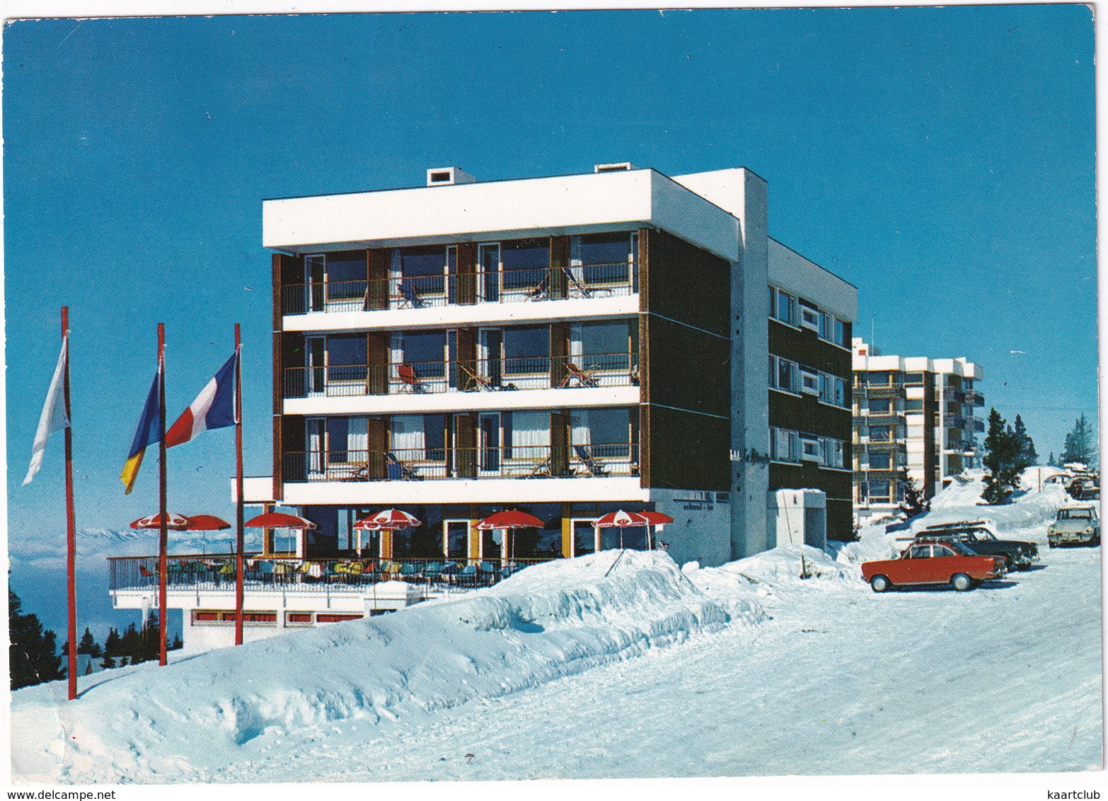 Roche-Beranger: OPEL KADETT A COUPÉ, CITROËN DS - Hotel 'La Bérangère ***' - Alt. 1750 M. - (France) - Voitures De Tourisme