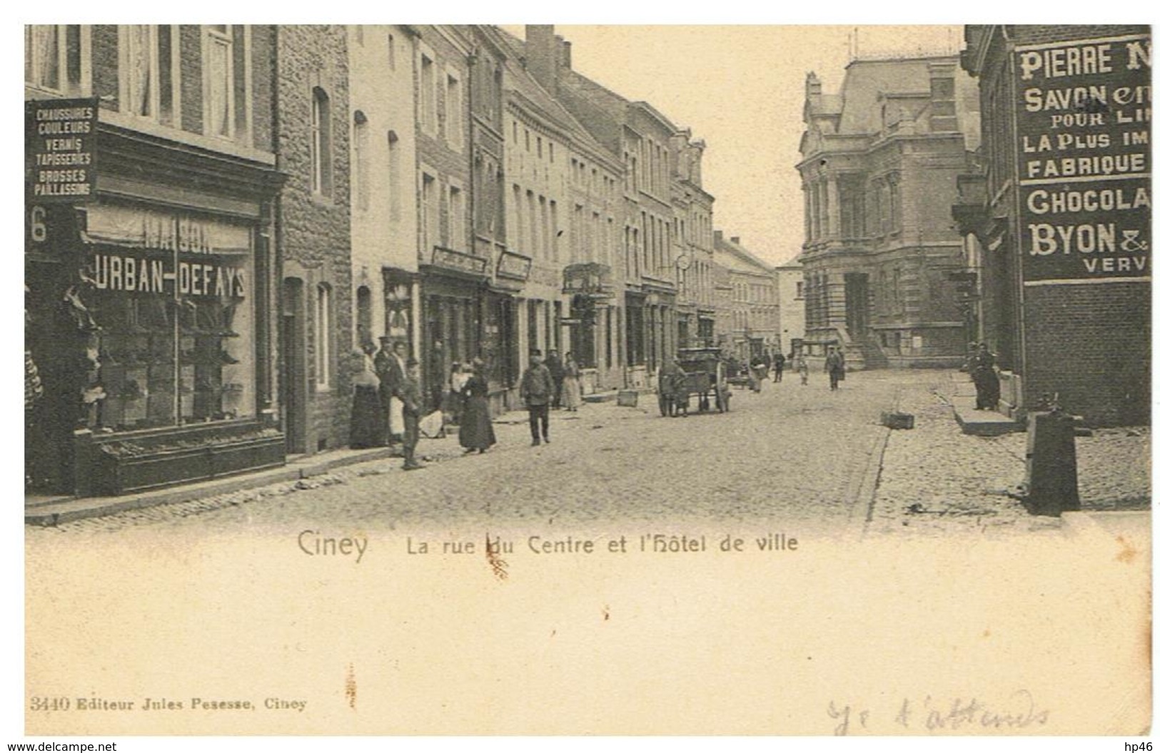 Ciney. La Rue Du Centre Et L'hôtel De Ville - Ciney