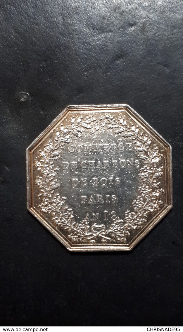 RARE JETON OCTOGONAL EN ARGENT (COMMERCE DE CHARBONS. A PARIS) AN 13 - Royaux / De Noblesse